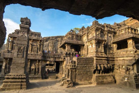 अजंता और एलोरा गुफाएं, महाराष्ट्र