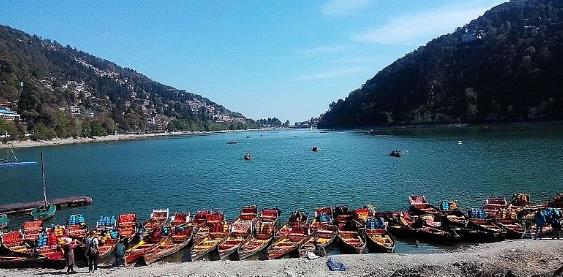  नैनी झील