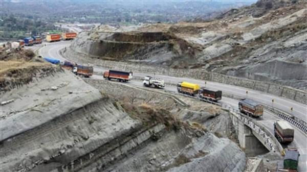 Landslide occurred on the outskirts of Jammu and Kashmir, Jammu Srinagar National Road closed