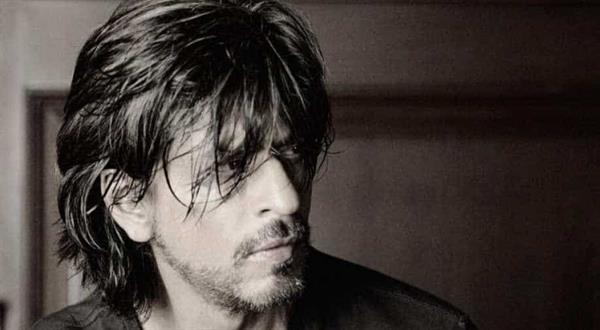 शाहरुख़ खान ने सोशलमीडिया पर साझा किया आगामी फिल्म 'पठान' का लुक