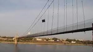 गुजरात के मोरबी में केबल ब्रिज टूटने से हुआ एक बड़ा दर्दनाक हादसा। 