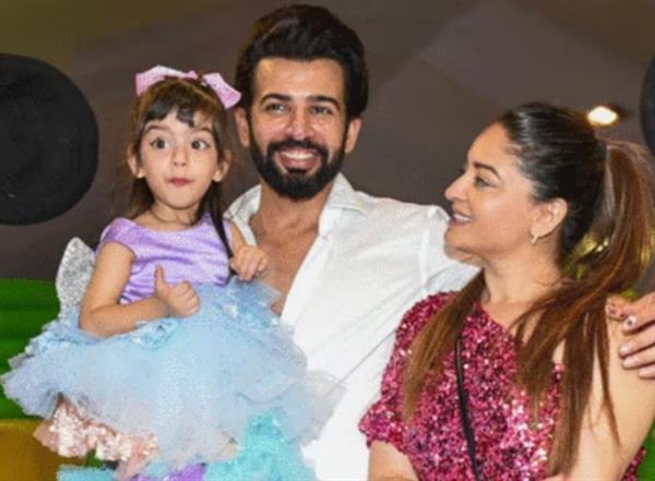 Jay Bhanushali, Mahi Vij's daughter, features on Times Square billboard in New York; couple overjoyed
