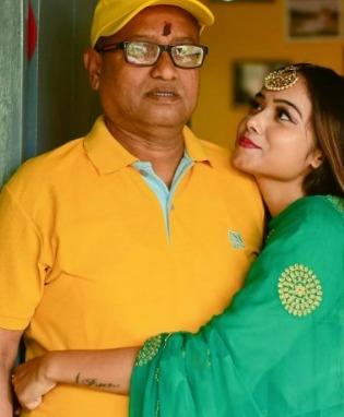 Manisha Rani, BB OTT 2 finalist, was spotted at Siddhivinayak with her father, Abhishek Malhan's gifted locket noticed by fans.