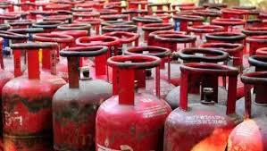Fulfilling the election promise, Bhajan Lal government has announced to provide gas cylinder for Rs 450.