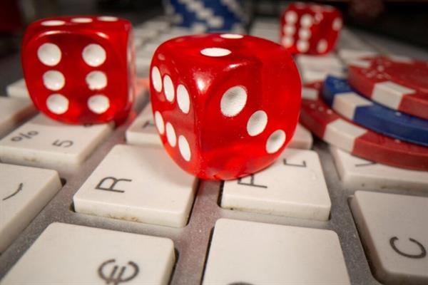 India Aims to Collect $1.7 Billion From Online Gambling Tax in FY25
