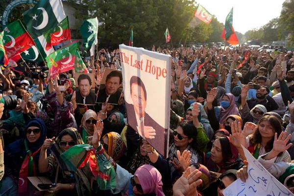 Allies of Ex-Premier Imran Khan Secure Biggest Share of Seats in Pakistan's Final Election Tally